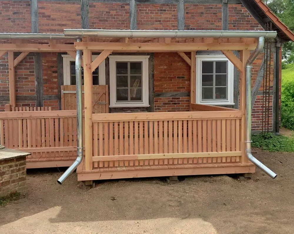 Loggia aus Lärche an Fachwerkhaus